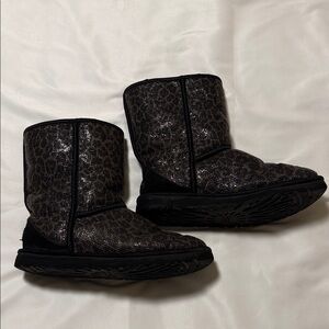 UGG Australia Classic Short Metallic Leopard Boots Size 9
